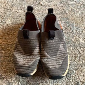 Merrill slip on tennis shoe